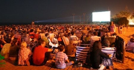 Los espectadores elegirán las películas del Cine de Verano de Isla Canela