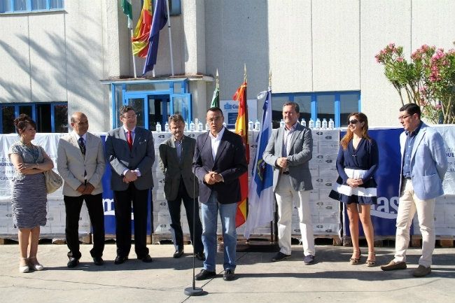 Diputación entrega 20.000 bolsas para la recogida de residuos a las hermandades del Rocío de la provincia