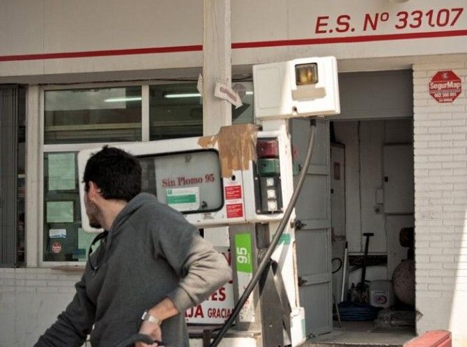 Los precios de la gasolina sin plomo y del gasóleo aumentan un 13,4 y un 16,7% en el último año