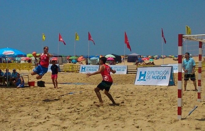 La Selección, gran actractivo del Torneo de Balonmano Playa de Mazagón