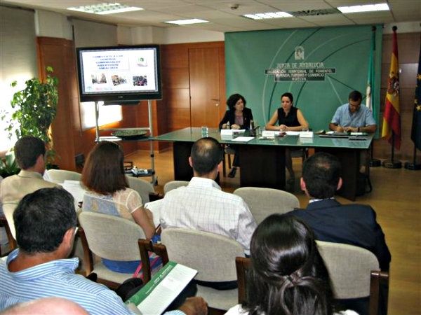 La Junta organiza una ronda de jornadas provinciales para el fomento y difusión de los Centros Comerciales Abiertos