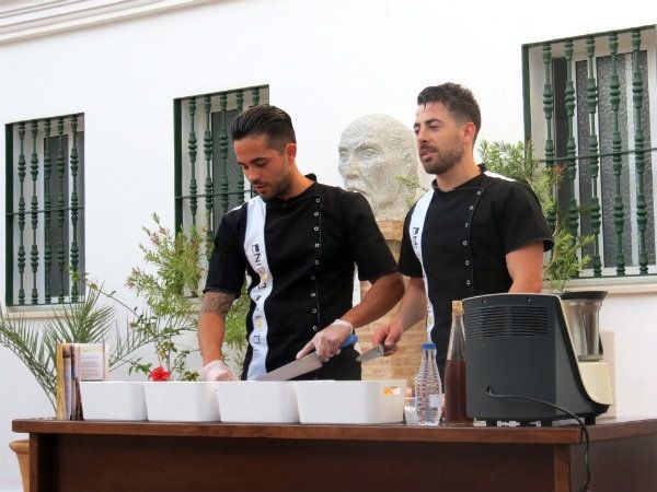 Una singular guía gastronómica muestra recetas elaboradas con productos de ‘Platero y yo’