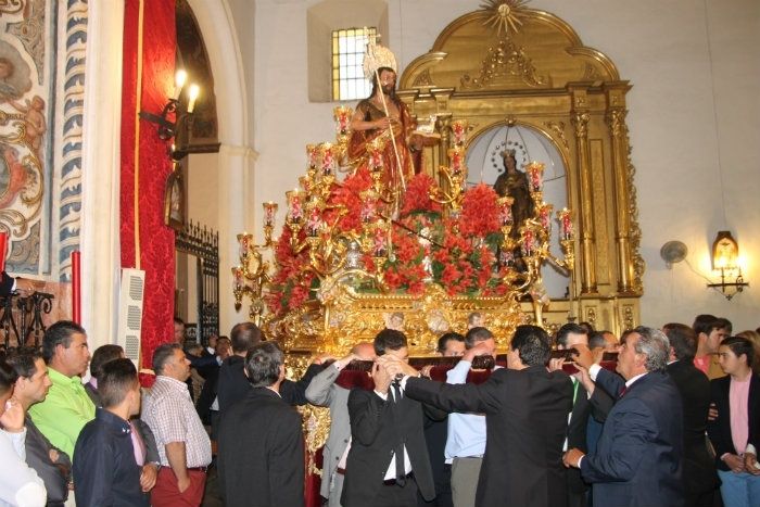 La lluvia deja por primera vez en 70 años a San Juan Bautista en su templo