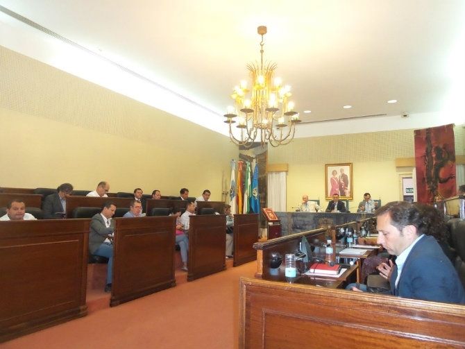 El pleno de la Diputación recuerda a Ana Almendro, la cooperante fallecida