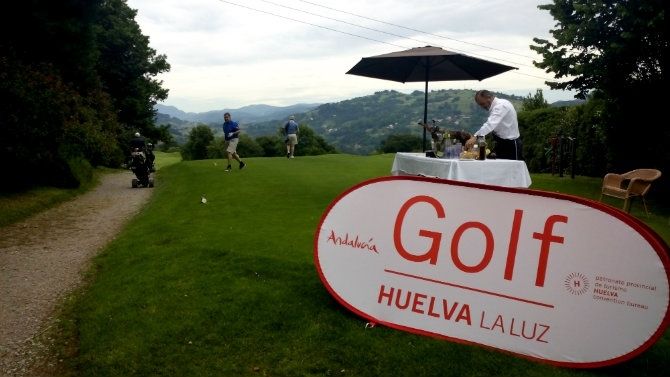 Huelva despliega sus atractivos para el jugador del golf en el club Basozábal