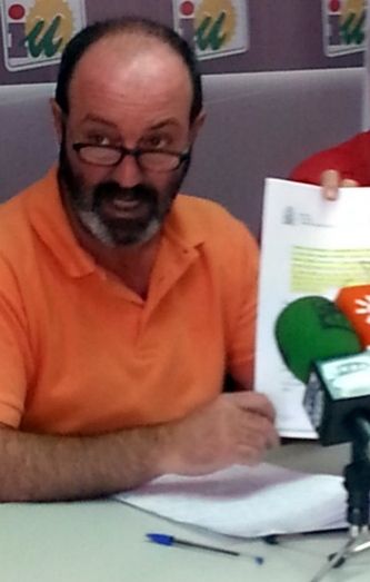 IU denuncia que el alcalde 'quiere acabar con Emtusa, que se encuentra en causa de disolución'