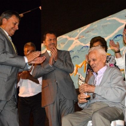 Punta Umbría homenajea al marinero de mayor edad