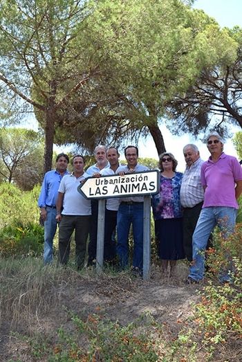 La urbanización 'Las ánimas' de Hinojos verá sus calles alfaltadas después de 30 años de espera
