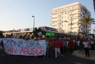Masiva protesta contra los 'abusos' de la zona ORA en Punta Umbría