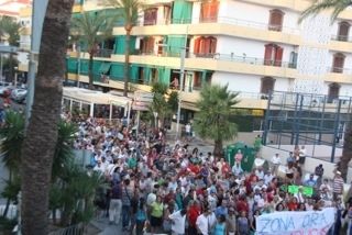 Masiva protesta contra los 'abusos' de la zona ORA en Punta Umbría 