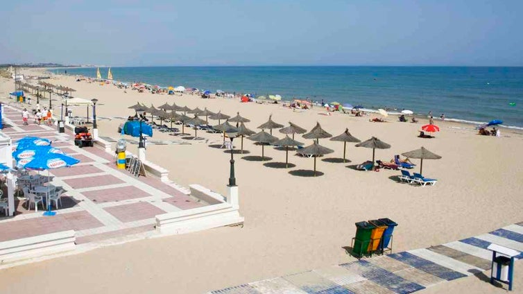 Descubre por qué la playa de Isla Cristina debe estar en tu lista de viajes este verano