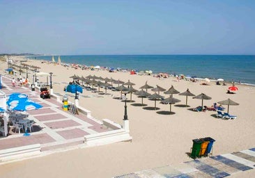 Descubre por qué la playa de Isla Cristina debe estar en tu lista de viajes este verano