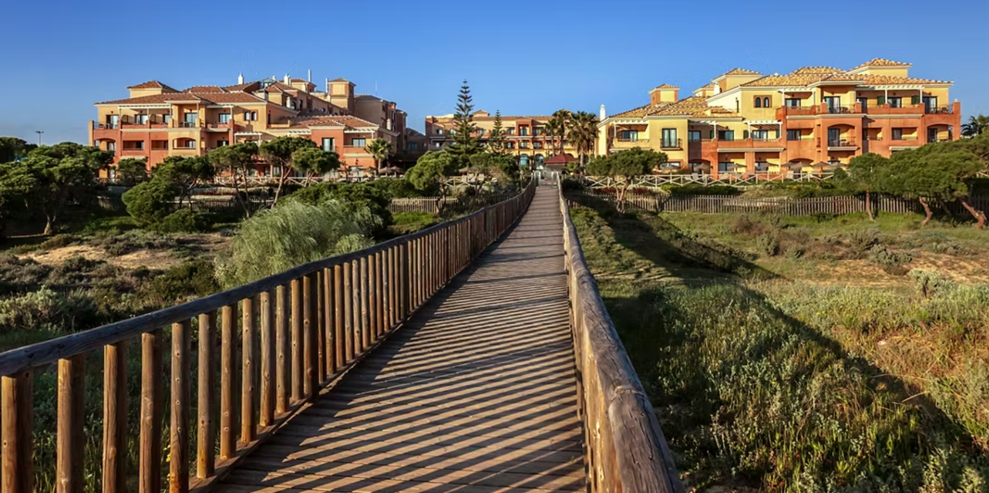 Pasarela que conecta en Barceló Punta Umbría Mar con la playa