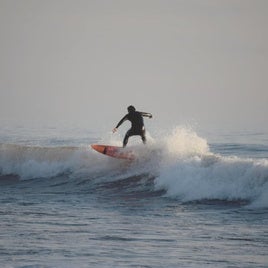 ¿Dónde hacer surf en Huelva? Estas son las mejores playas para practicar este deporte