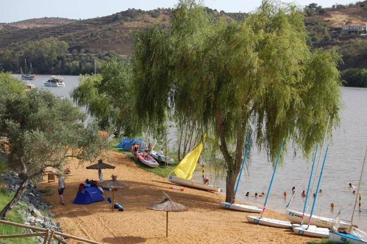 La Playa Fluvial de Sanlúcar del Guadiana es uno de los lugares únicos donde puedes bañarte en Huelva sin tener que pisar la playa