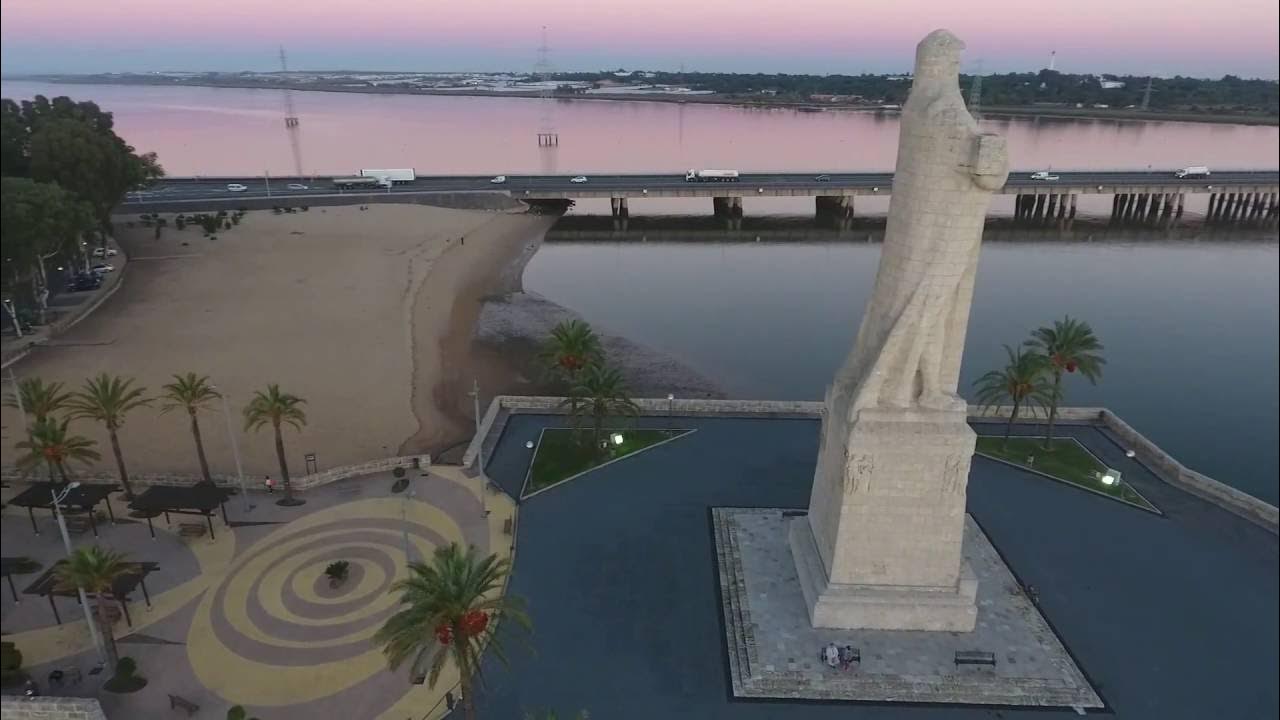 Playa de la Punta del Sevo, junto al Monumento a Cristóbal Colón