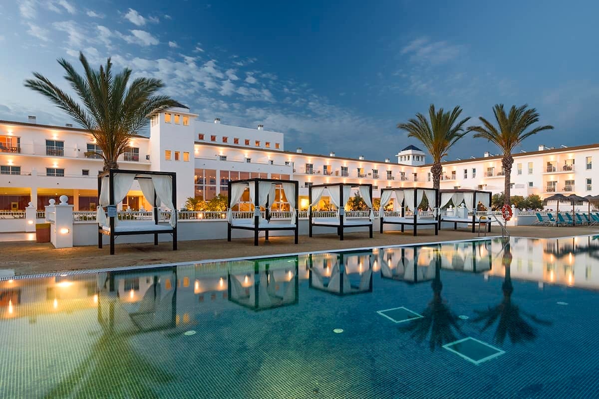 Hotel Garden Playanatural, uno de los más baratos de la costa de Huelva para una escapada en agosto