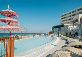 El hotel de Matalascañas solo para adultos que tiene una piscina infinity con las mejores vistas a la playa