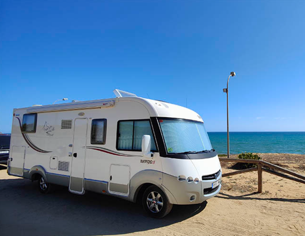 Parking junto al faro de Matalascañas