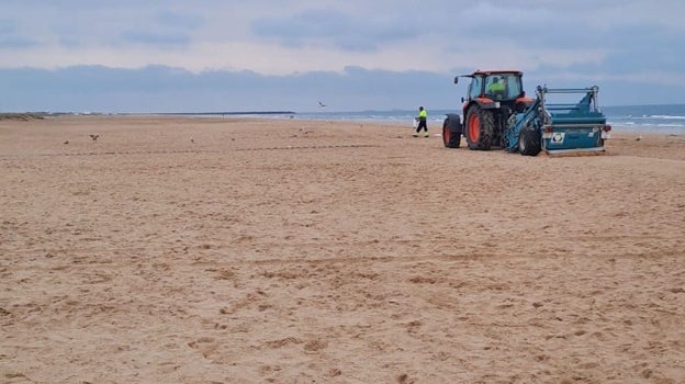 Imagen después - La noche de San Juan acaba en Punta Umbría sin incidentes y sin rastro de basura en las playas