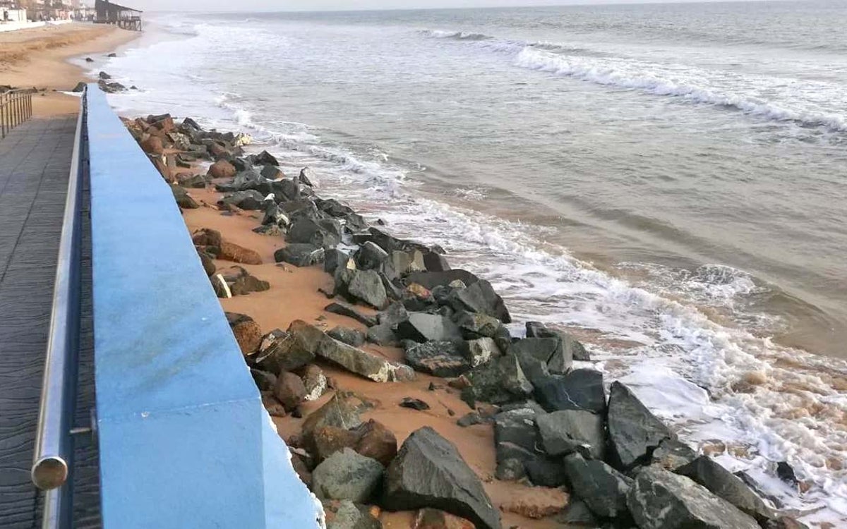 Imagen de archivo de la playa de Matalascañas donde se aprecia el problema de falta de arena