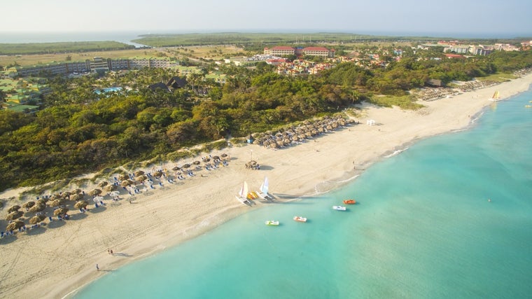 Vista aérea de una playa de Las Antillas, perteneciente a Cuba