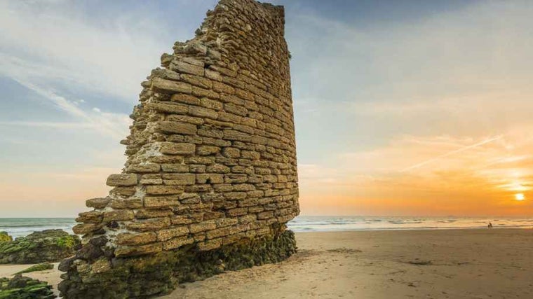 Torre del Río de Oro en la playa Torre del Loro
