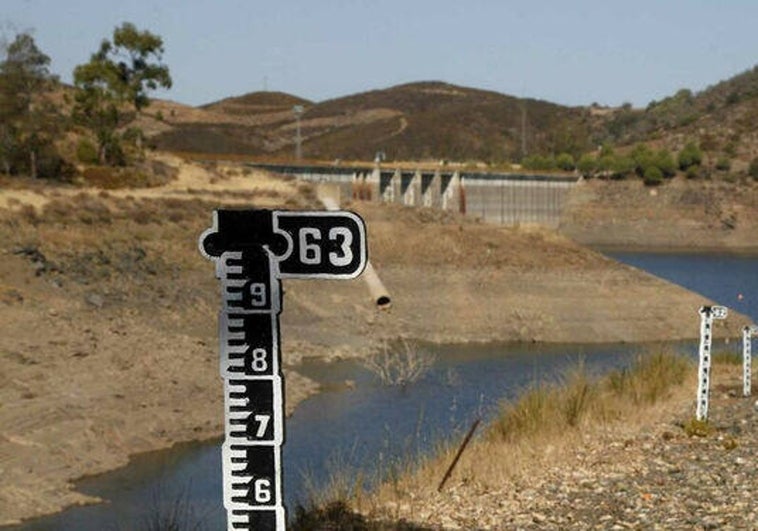 Los embalses de agua están a niveles mínimos