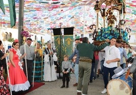 Multitudinaria ofrenda en Cartaya para abrir la Romería en honor a San Isidro