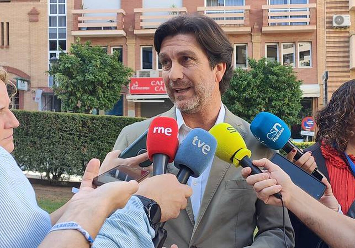 El portavoz del PSOE de Huelva, Enrique Gaviño, ha denunciado hoy la supuesta compra de votos