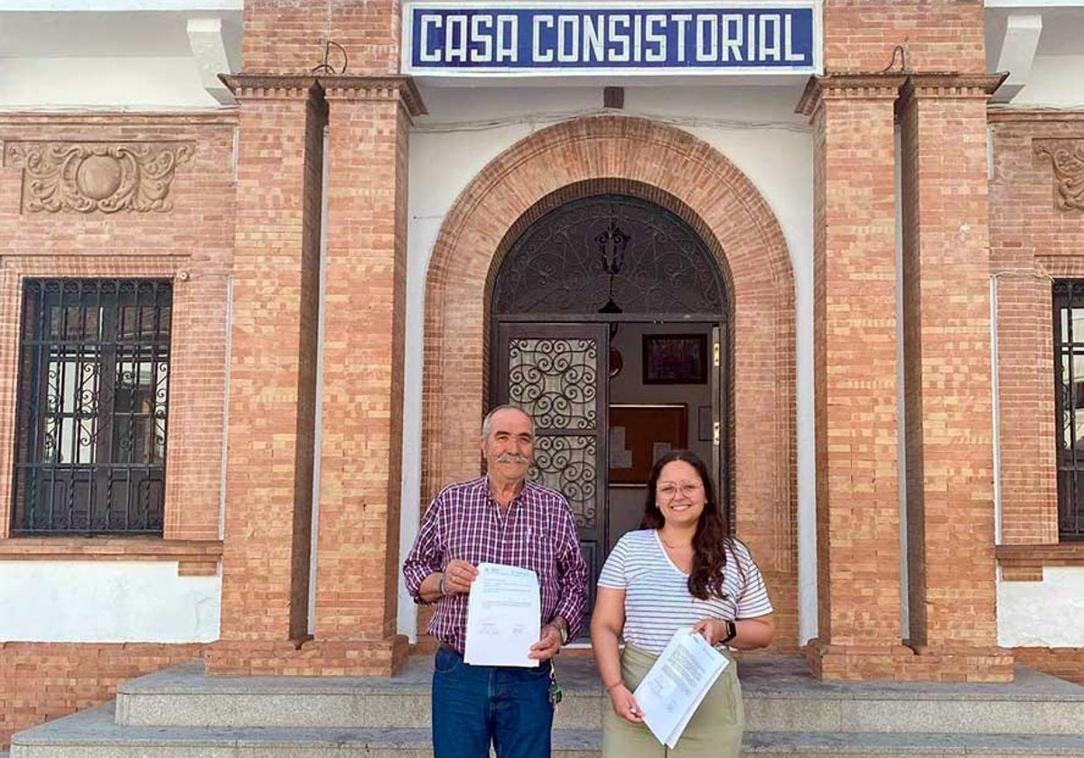 La futura alcaldesa y el edil de Ciudadanos tras sellar su pacto
