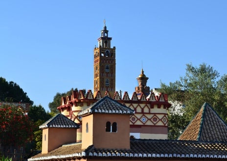 Imagen secundaria 1 - Tres obras a escala de los grandes monumentos de Andalucía. Arriba El costurero de la reina de Sevilla y abajo varias obras en perspectiva y los arcos de la Mezquita de Córdoba