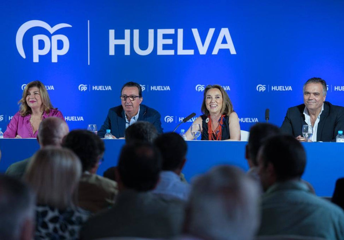 Cuca Gamarra en la reunión de la Junta Directiva Provincial del PP de Huelva