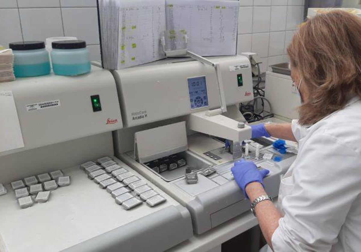 La Junta licita la contratación de equipamiento para Anatomía Patológica del Hospital Juan Ramón Jiménez