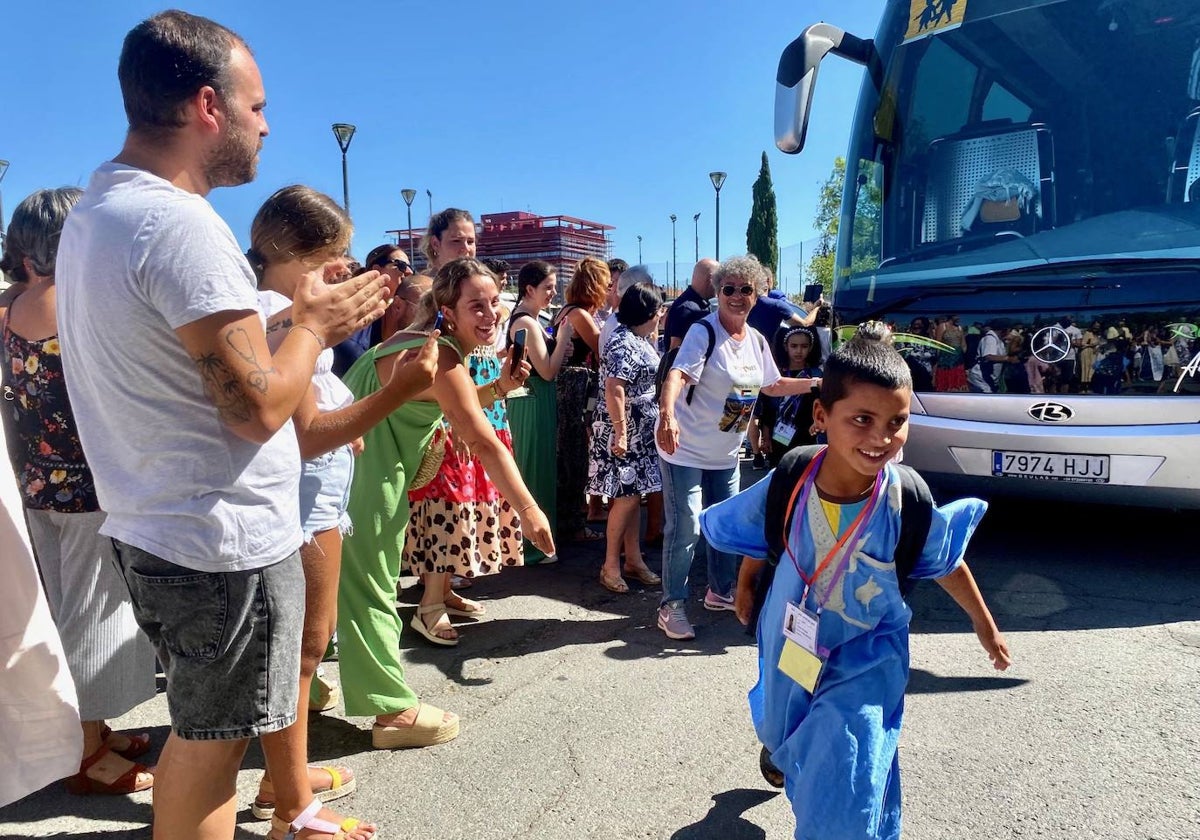 Uno de los niños que ha llegado hoy al Estadio Iberoamericano Emilio Martín