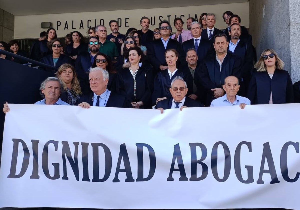 Concentración por el Día de la Justicia Gratuita en Huelva