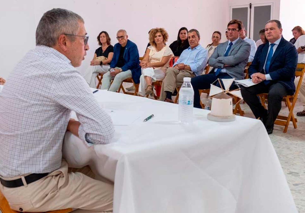 Morán y a la derecha, el presidente de la Diputación