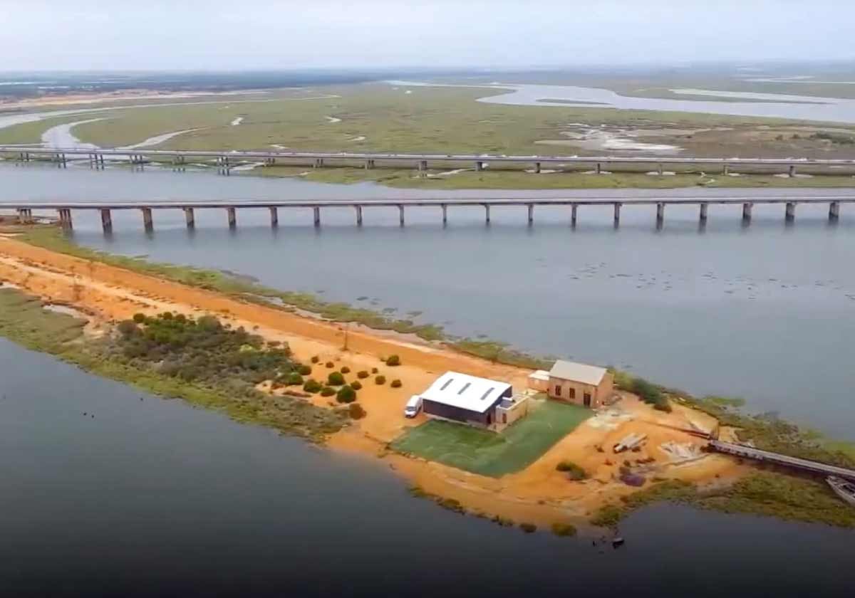 Los dos puentes sobre el Odiel junto a la capital