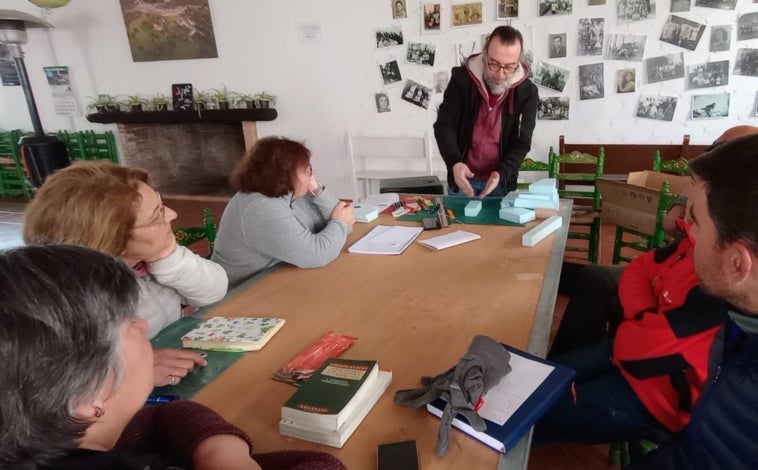 Imagen principal - Algunos momento de convivencia y actividades organizadas en Navahermosa en los últimos meses