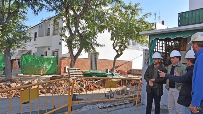 El alcalde de Punta Umbría viendo la evolución de las obras