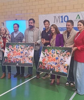 Imagen secundaria 2 - Carlos Marchena, campeón del mundo con España, charla con escolares de Cartaya gracias al programa Mentor 10 de la Junta