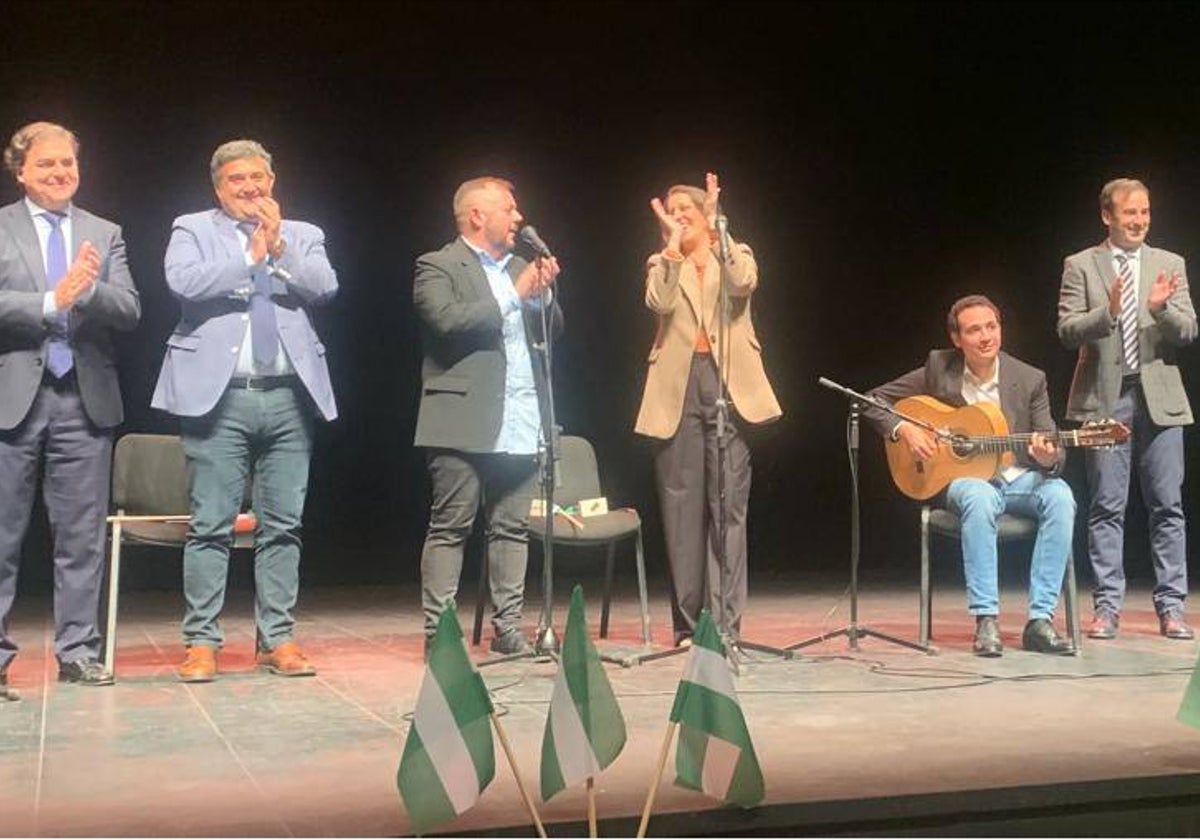 Argentina y Jeromo Segura durante la actuación en el Teatro del Mar de Punta Umbría