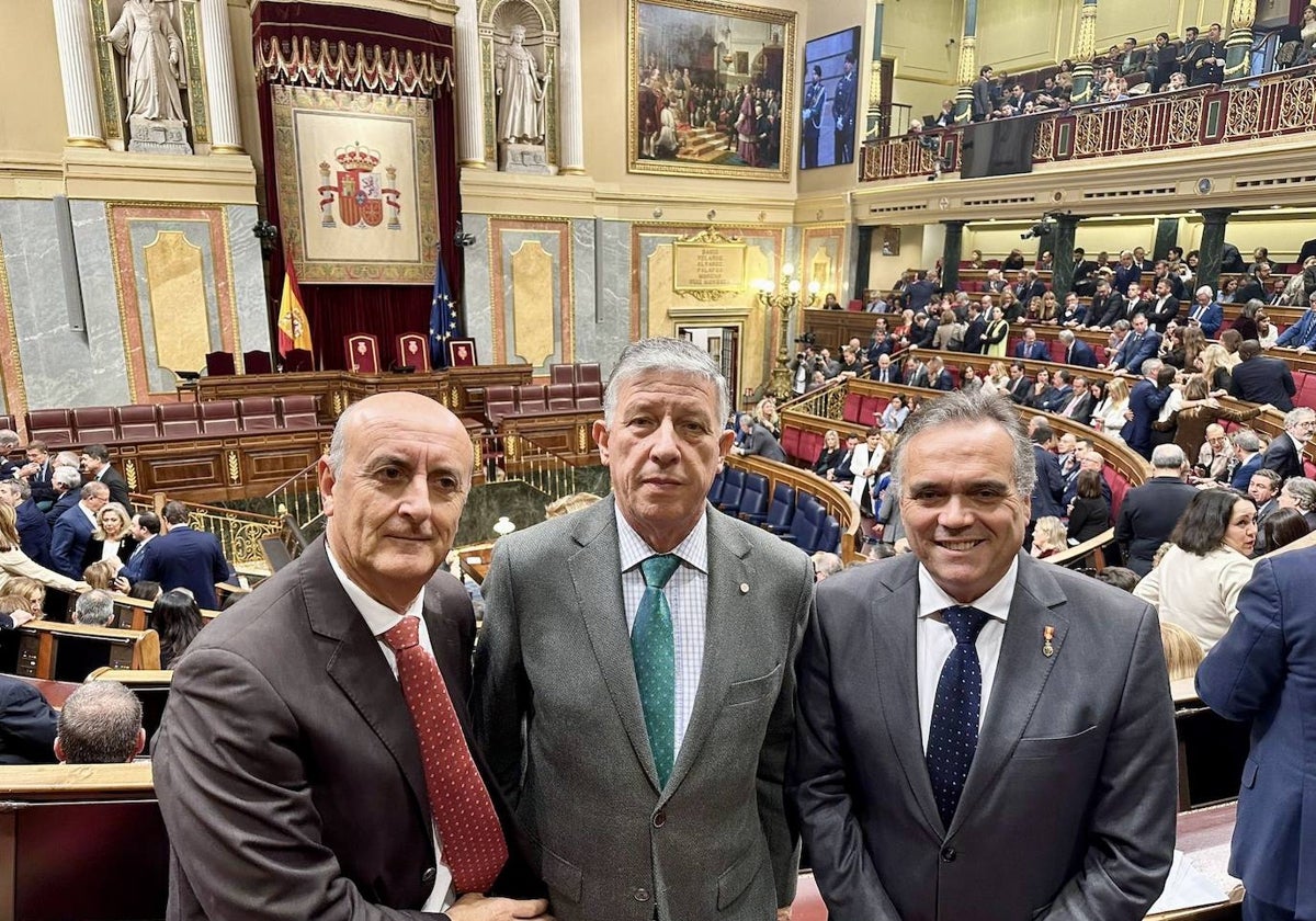 Los 'populares' onubenses González, Romero y García Félix, en el Congreso