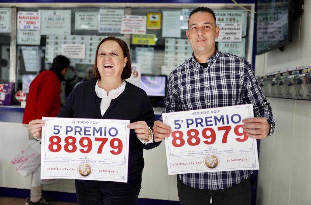 Las mejores imágenes que ha dejado en Huelva el sorteo de Lotería de Navidad 2023