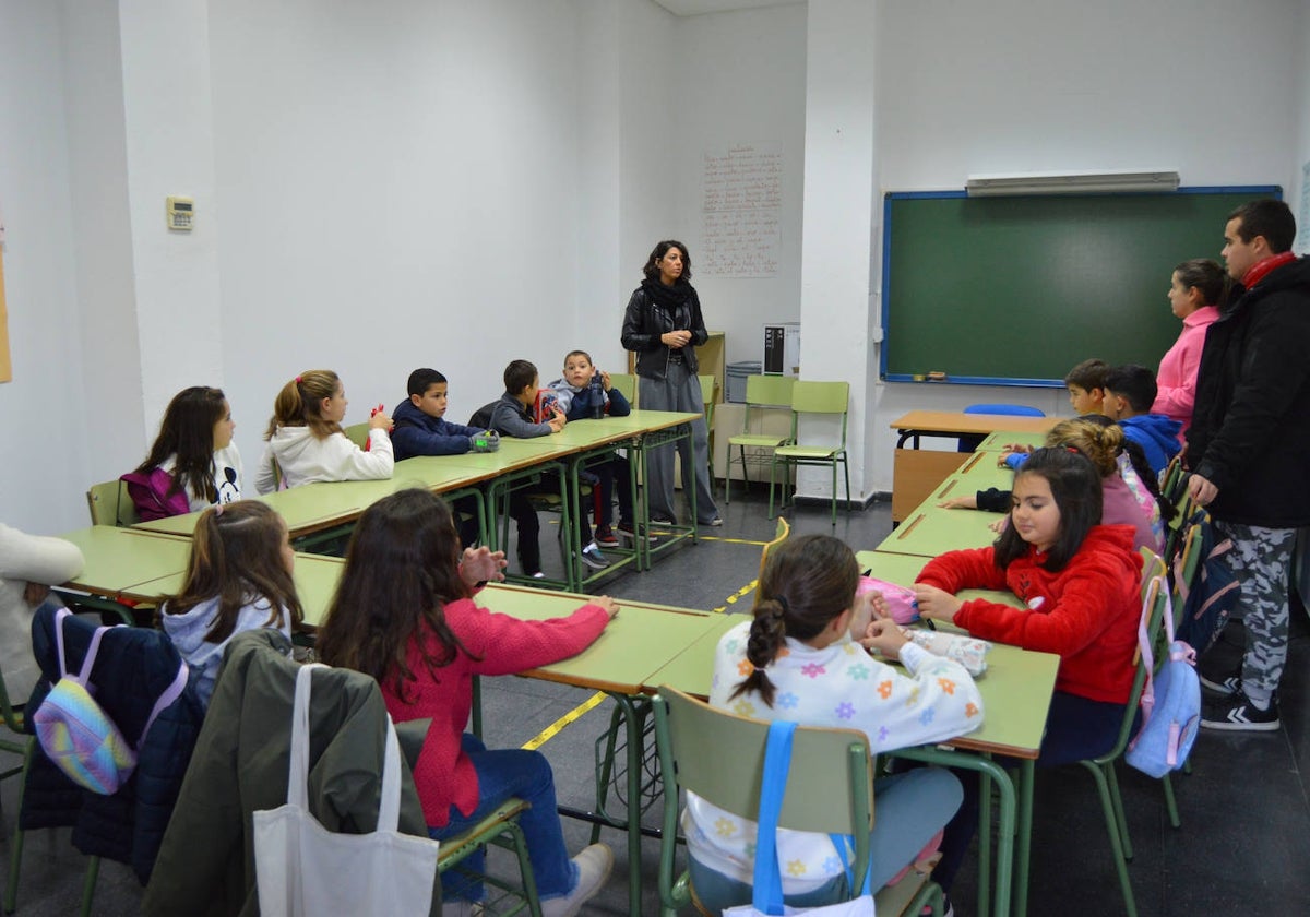 Niños en la Escuela de Navidad de San Juan del Puerto