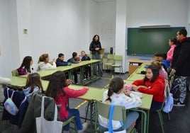 Arranca la 'Escuela de Navidad' de San Juan, que ofrece actividades para niños con sus padres trabajando en vacaciones