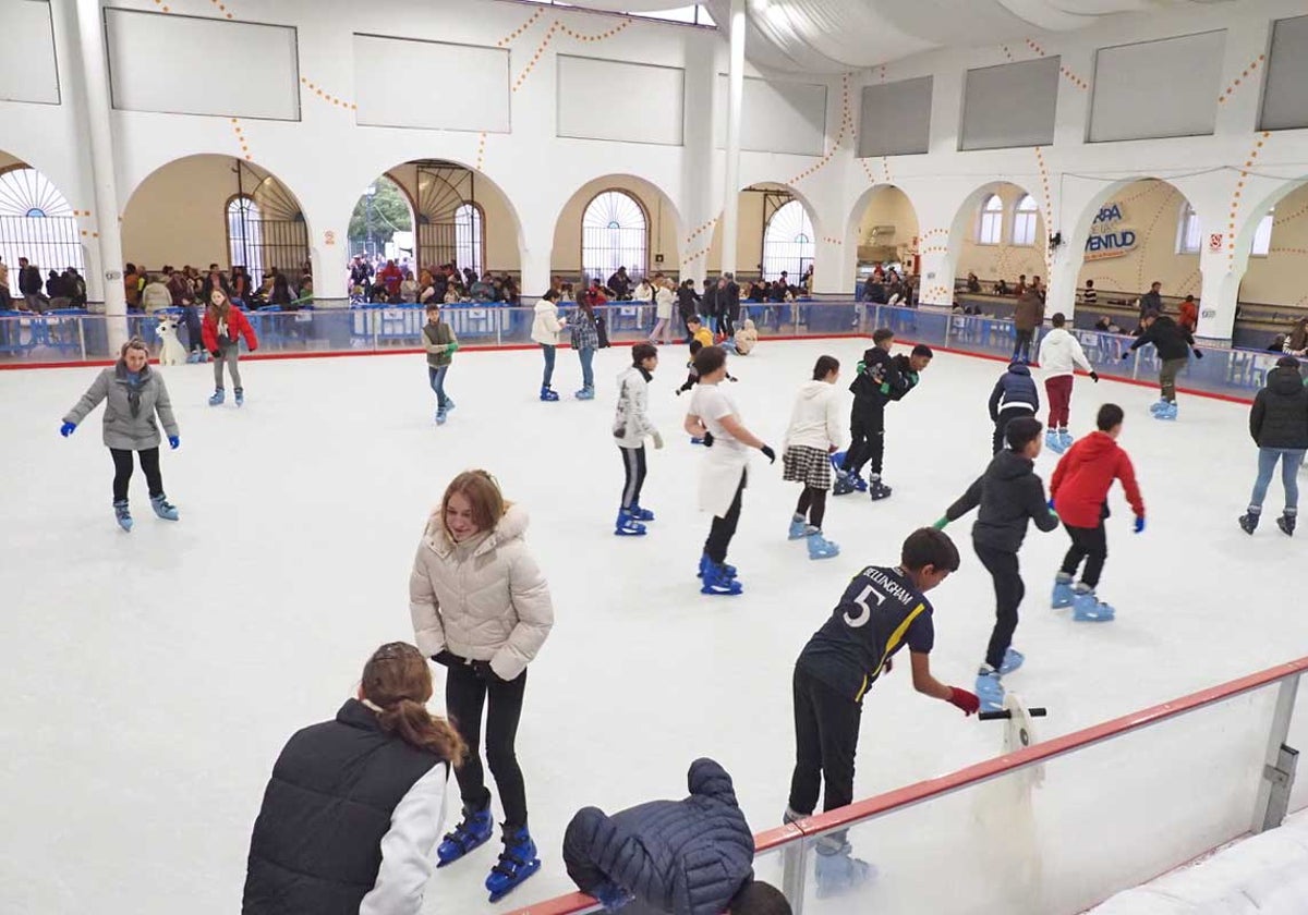 La pista de hielo de la Carpa de la Juventud de Palos