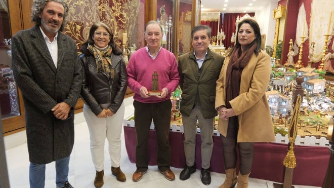 El reconocimiento del Ayuntamiento de Lepe a Andrelino Pena, autor del Belén