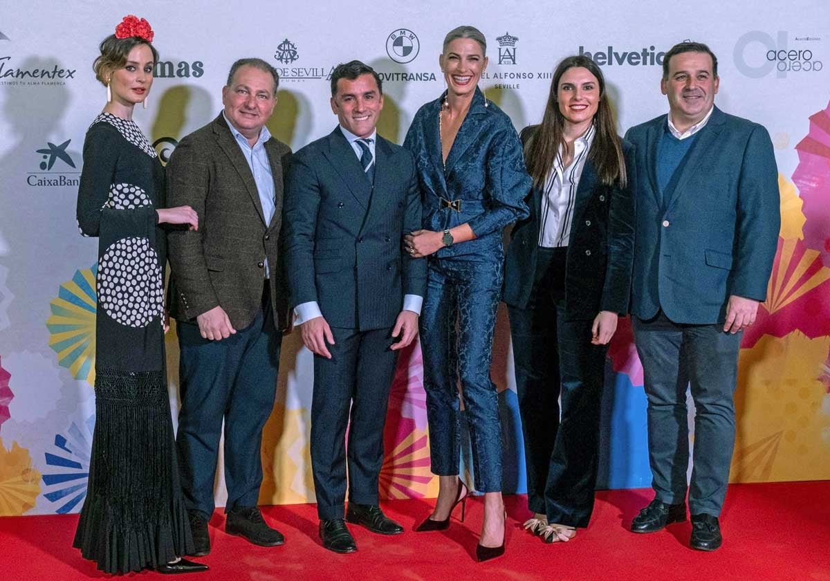 La delegación  que defendió la moda onubense en Sevilla