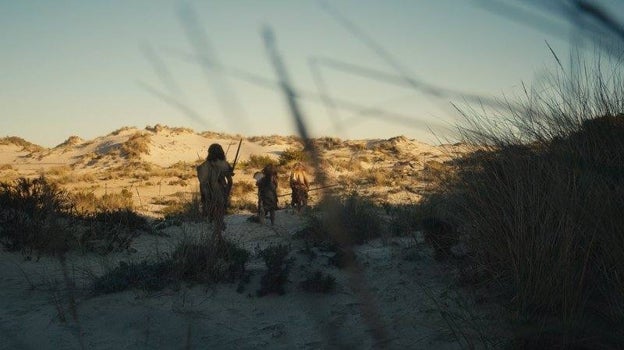 Huellas de neandertales en Huelva: Un documental recrea la vida de una familia en Doñana hace 150.000